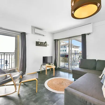 Le Versailles Plaisir Et Confort En Centre-ville, Pour Sejours En Famille Ou Business *