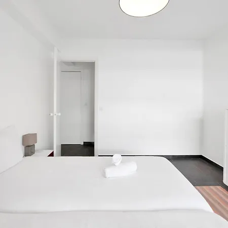 Le Versailles Plaisir Et Confort En Centre-ville, Pour Sejours En Famille Ou Business