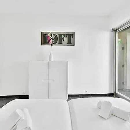 Appartement Le Versailles Plaisir Et Confort En Centre-ville, Pour Sejours En Famille Ou Business