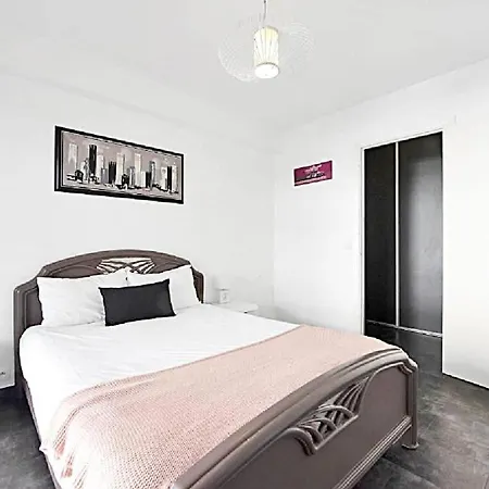 Le Versailles Plaisir Et Confort En Centre-ville, Pour Sejours En Famille Ou Business *