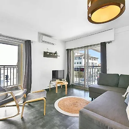 Le Versailles Plaisir Et Confort En Centre-ville, Pour Sejours En Famille Ou Business *